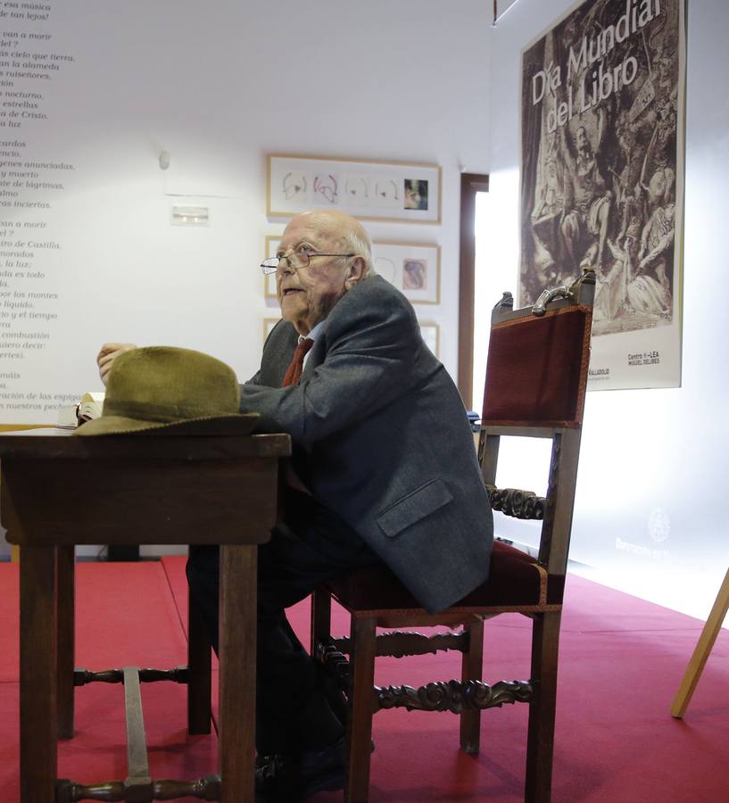 30.03.16 Durante la conferencia inaugural del ciclo de ponencias 'Cervantes en la Villa del Libro de Urueña. Cronistas de esta verdadera historia' que se desarrolló en el centro e-LEA en Urueña, Valladolid.