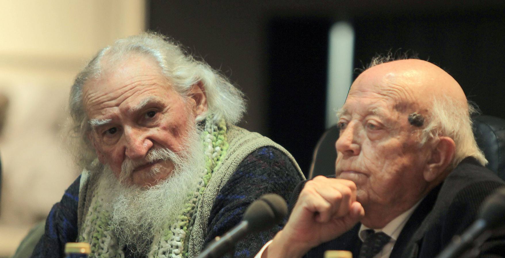 30.04.11 Félix Cuadrado Lomas y José jiménez Lozano, en el homenaje a la Librería Relieve en el marco de la 44 Feria del Libro de Valladolid.