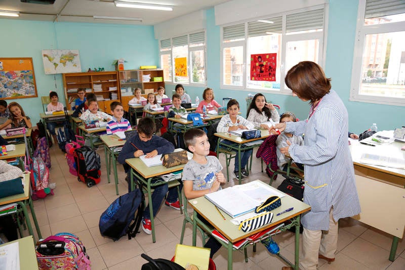 El centro comenzó a funcionar en 1968 por el traslado del antiguo colegio nacional Alonso Berruguete