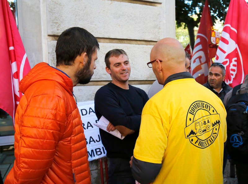 CC OO y UGT piden que profesionalice los bomberos forestales y que los operativos se contraten un mínimo de seis meses al año