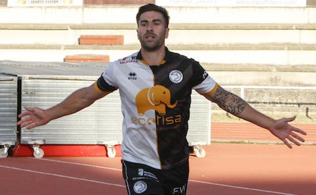 Isaac Manjón celebra un gol esta temporada con Unionistas- 