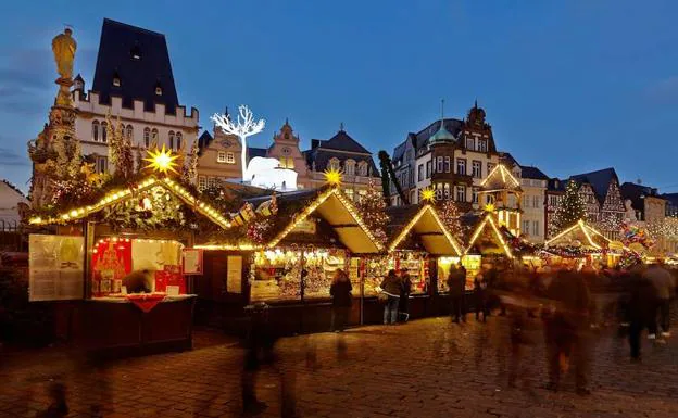Mercadillo navideño instalado en la ciudad alemana de Trier. 