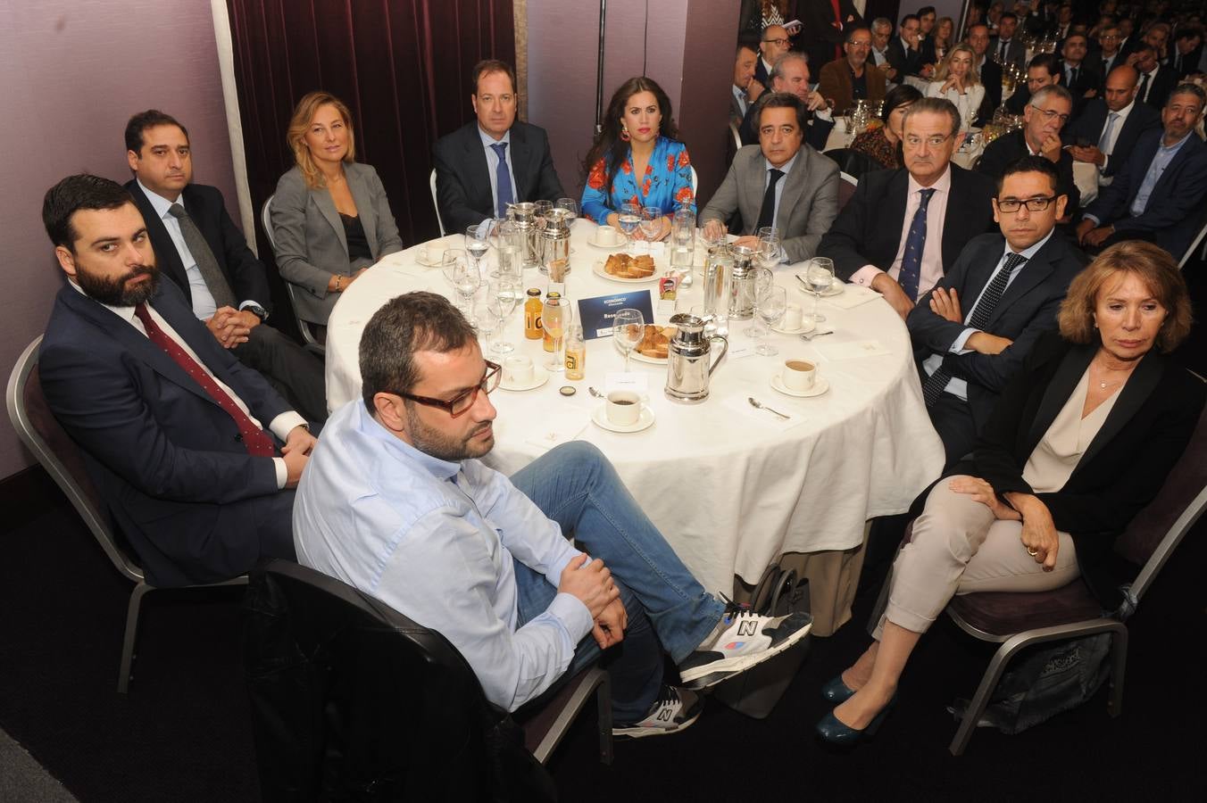 Iban García, secretario federal de Cultura del PSOE; Joaquín Llorente y Gonzalo Llorente, de Collosa; Laura Soria, jueza; Fernando Ponzán, del Banco Sabadell; Imelda Rodríguez, rectora UEMC; Manuel Salgado, de El Norte de Castilla; Carlos Moyano, del Banco Sabadell; Javier Rodríguez, vicerrector de la UEMC, y Teresa Morán, de Affidavit .