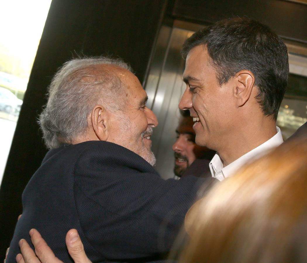 El secretario general del PSOE está convencido de que la cuestión catalana «solo se resuelve con diálogo político» aunque hay que antes hay que «reordenar una situación que está dislocada»