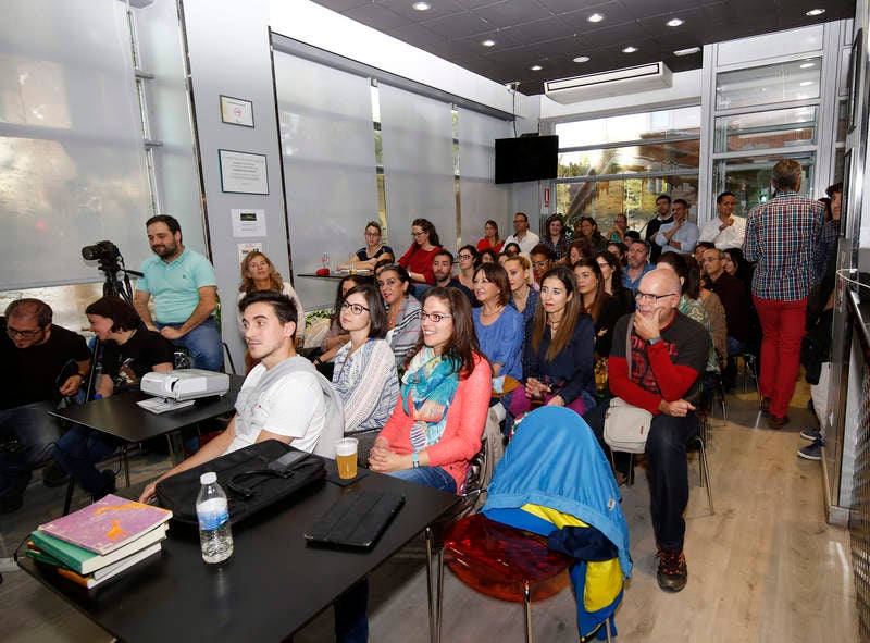 La Pizzería Kuro ha sido el escenario de esta iniciativa, con buena acogida por parte de los profesores palentinos