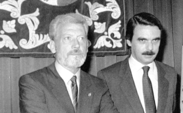 El fallecido José Luis Sagredo junto a José María Áznar 