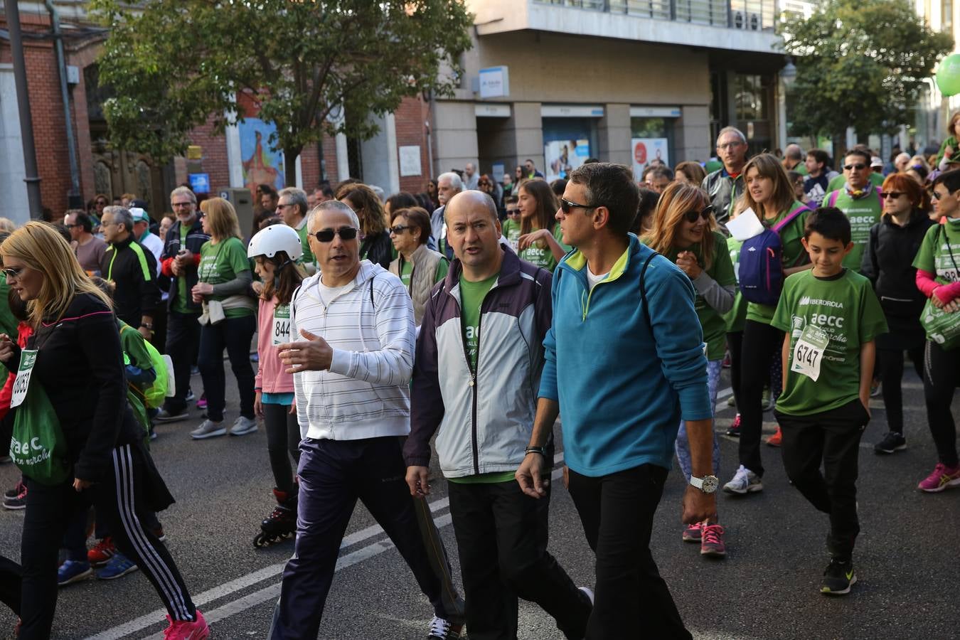 Miles de vallisoletanos se han vestido hoy de verde para salir a la calle en una marcha histórica