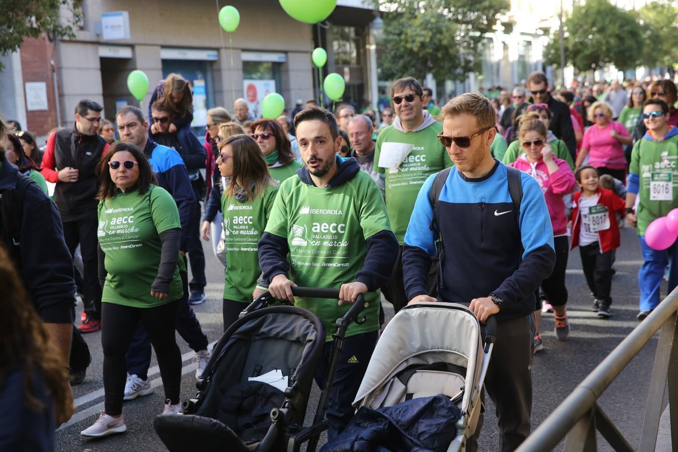 Miles de vallisoletanos se han vestido hoy de verde para salir a la calle en una marcha histórica