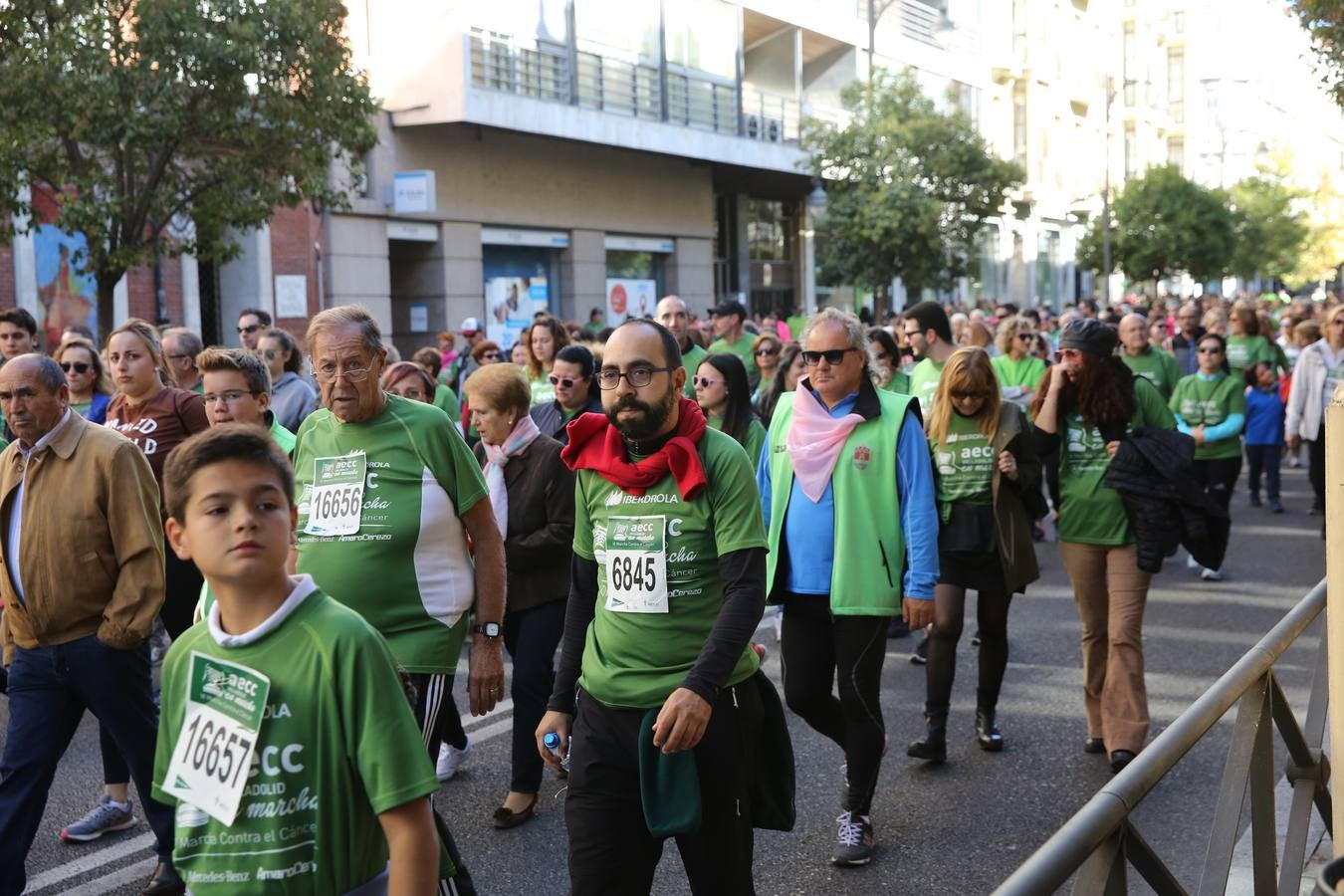 Miles de vallisoletanos se han vestido hoy de verde para salir a la calle en una marcha histórica