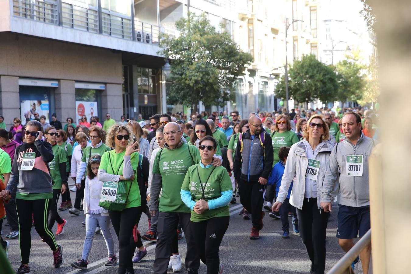 Miles de vallisoletanos se han vestido hoy de verde para salir a la calle en una marcha histórica