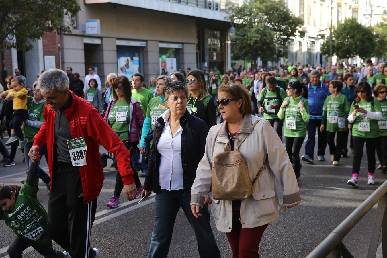 Miles de vallisoletanos se han vestido hoy de verde para salir a la calle en una marcha histórica