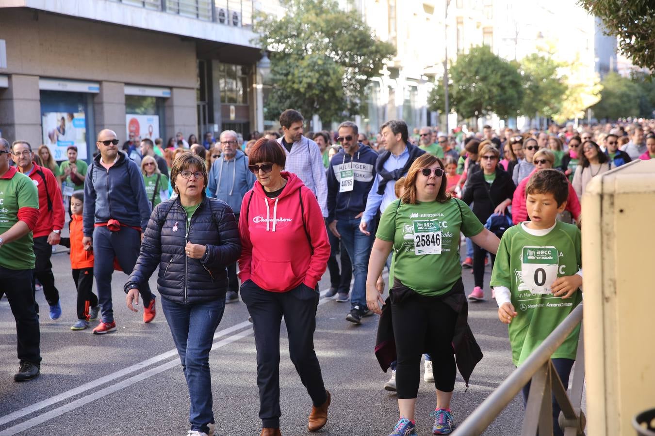 Miles de vallisoletanos se han vestido hoy de verde para salir a la calle en una marcha histórica