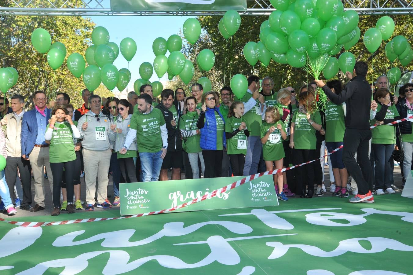 Miles de vallisoletanos se han vestido hoy de verde para salir a la calle en una marcha histórica