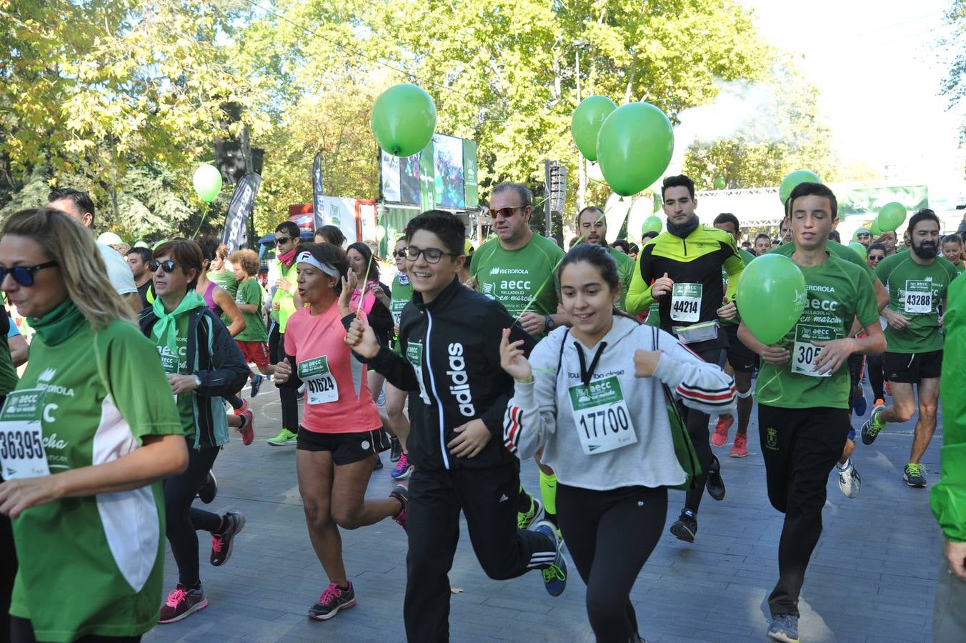 Miles de vallisoletanos se han vestido hoy de verde para salir a la calle en una marcha histórica