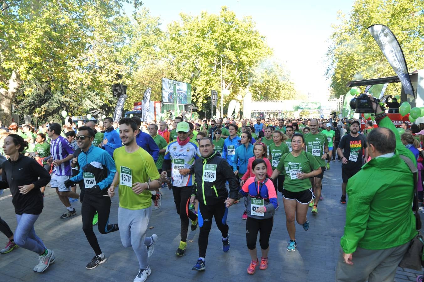 Miles de vallisoletanos se han vestido hoy de verde para salir a la calle en una marcha histórica