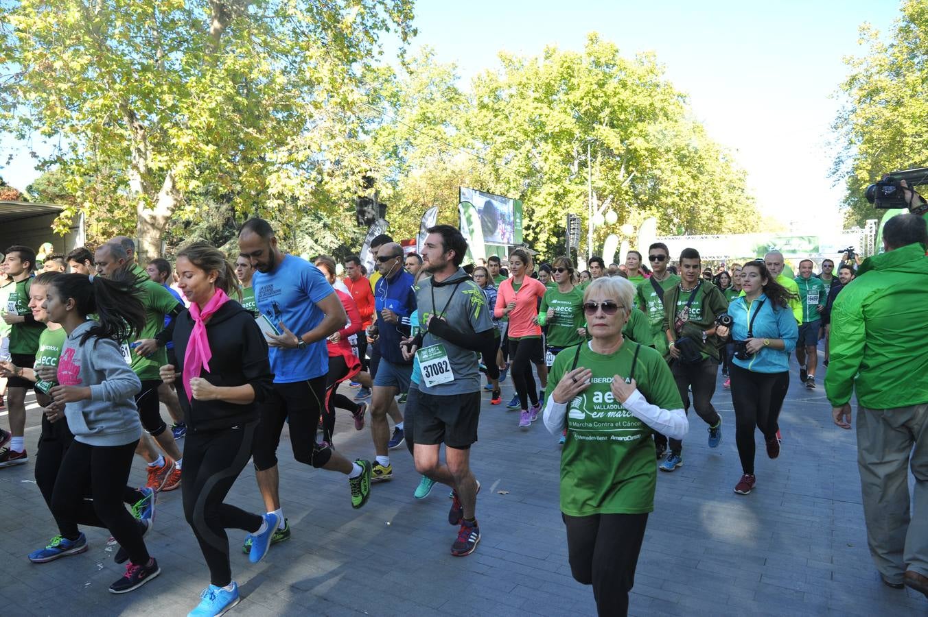 Miles de vallisoletanos se han vestido hoy de verde para salir a la calle en una marcha histórica