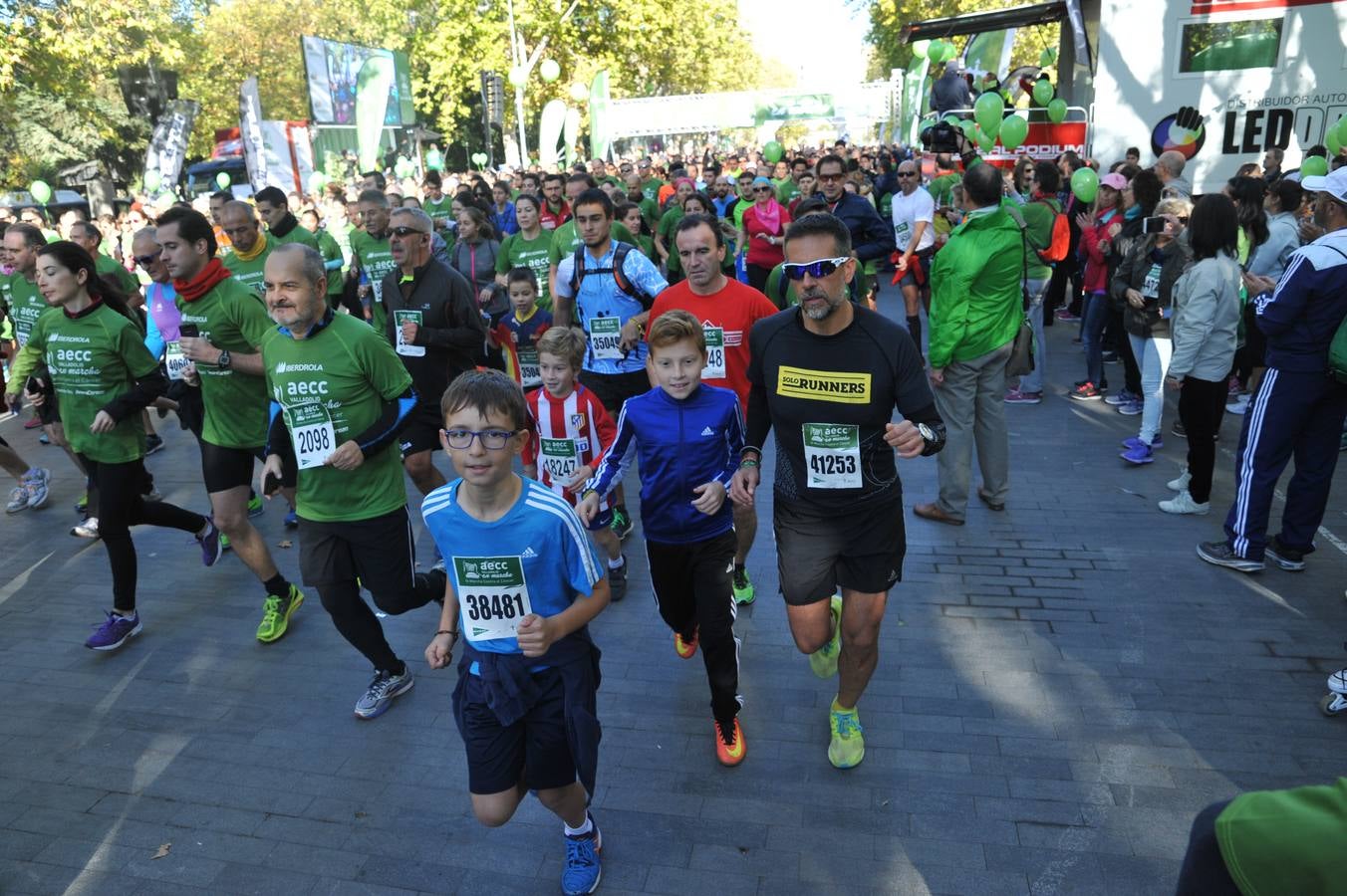 Miles de vallisoletanos se han vestido hoy de verde para salir a la calle en una marcha histórica