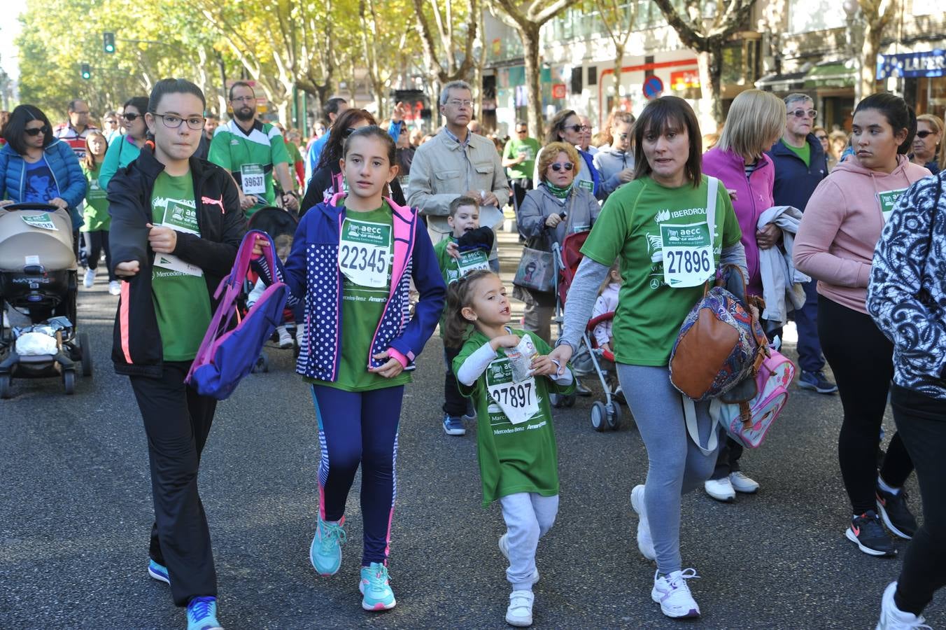 Miles de vallisoletanos se han vestido hoy de verde para salir a la calle en una marcha histórica