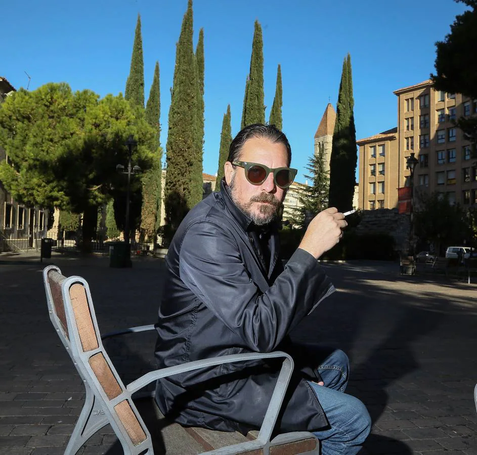 Ray Loriga, en la Plaza de la Universidad de Valladolid.