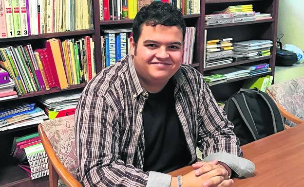 Javier Pérez Oliva en la sala de profesores del Seminario San Cayetano.