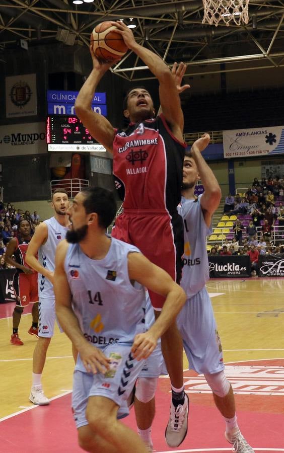 Las decisiones arbitrales en los últimos minutos impiden el triunfo de las Ardillas