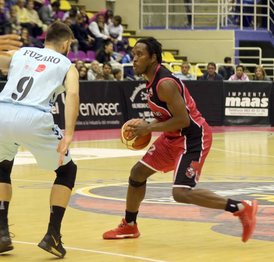 Las decisiones arbitrales en los últimos minutos impiden el triunfo de las Ardillas