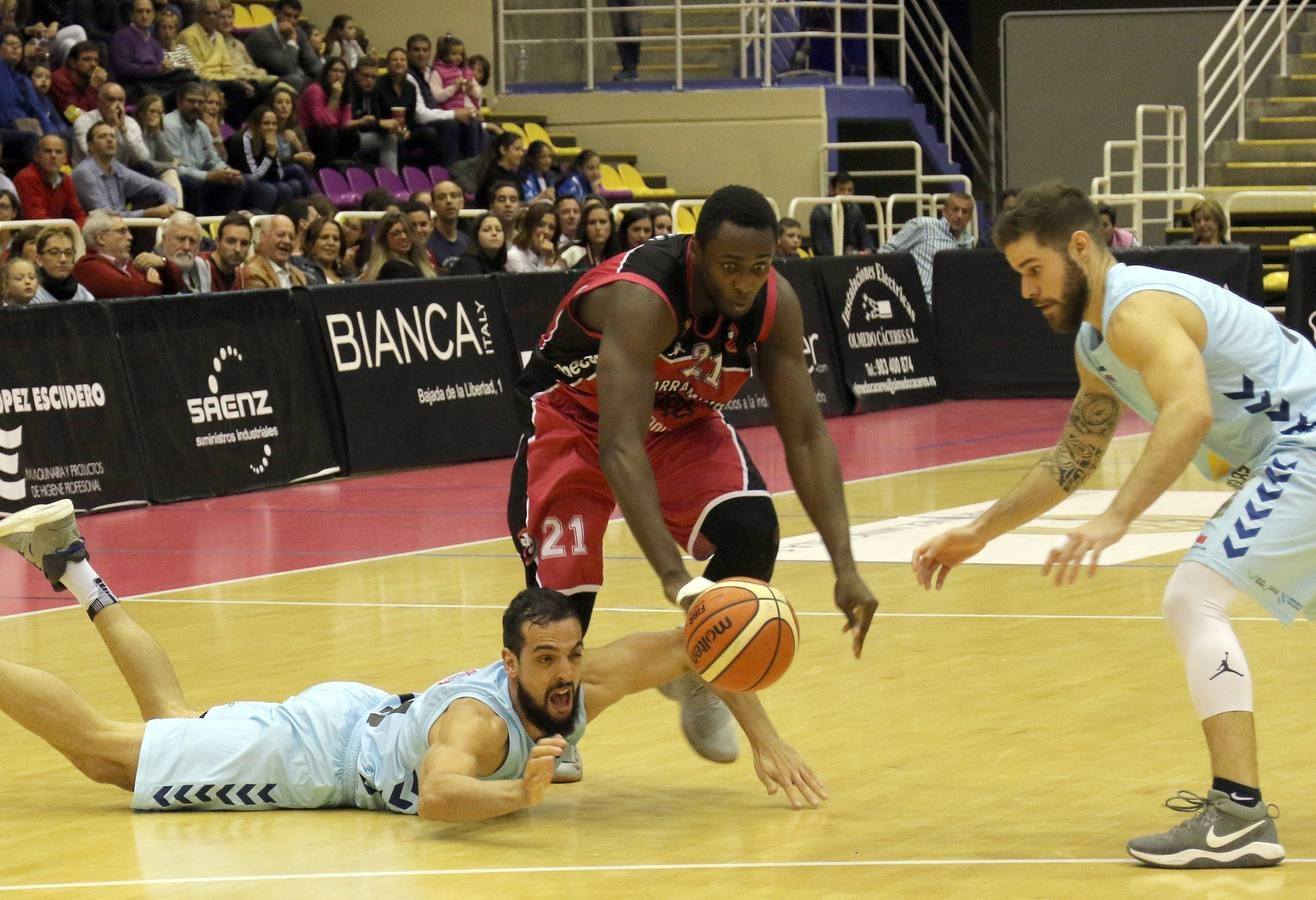 Las decisiones arbitrales en los últimos minutos impiden el triunfo de las Ardillas