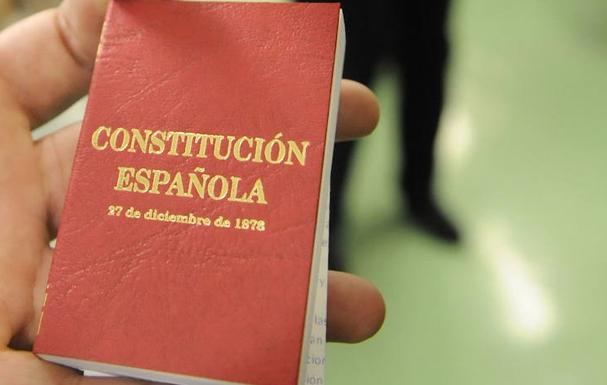 Ejemplar de la Constitucón Española de 1978.