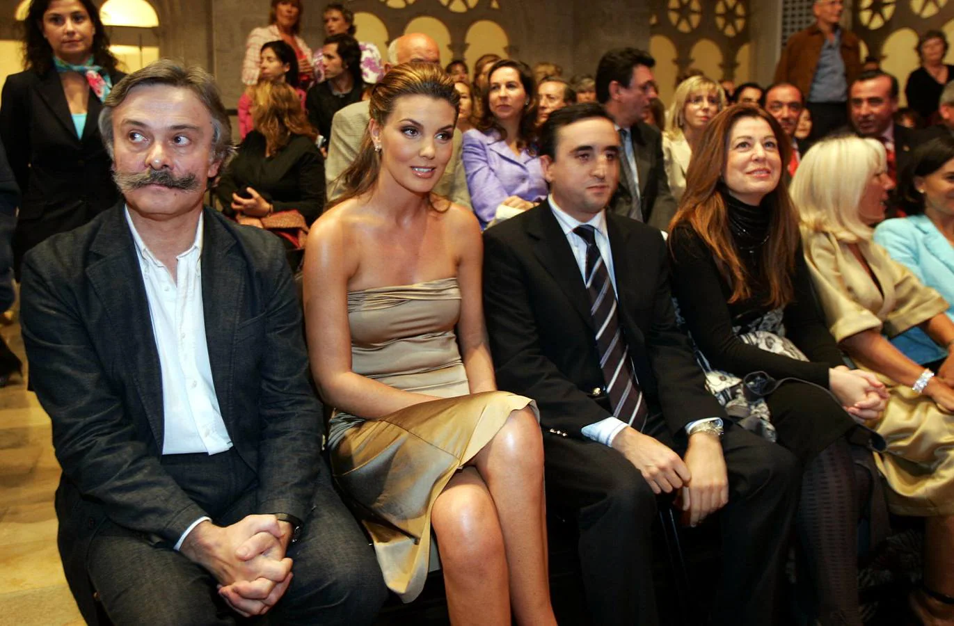 2004. Mar Flores, junto a Alberto Esgueva y Mercedes de Miguel en la clausura de la III Pasarela de la Moda de Castilla y León celebrada en Burgos.