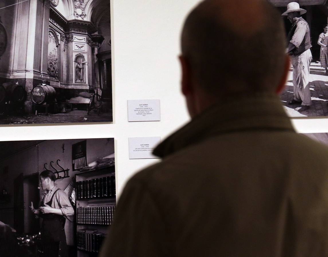 La muestra reúne 98 imágenes que la fotógrafa húngara tomó durante su estancia en España entre 1937 y 1939