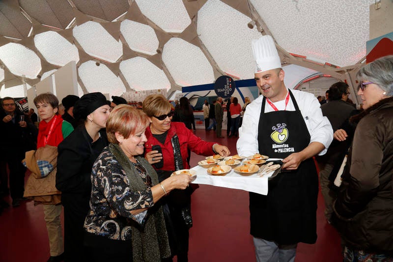Nueve productores palentinos organizan degustaciones en el mayor 'show cooking' del mundo, que se está llevando a cabo en Valladolid