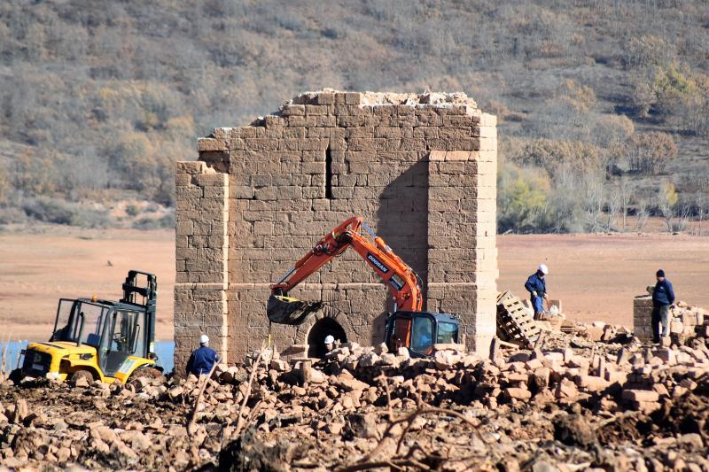 La Confederación Hidrográfica del Duero rescata los capiteles románicos de Cenera de Zalima