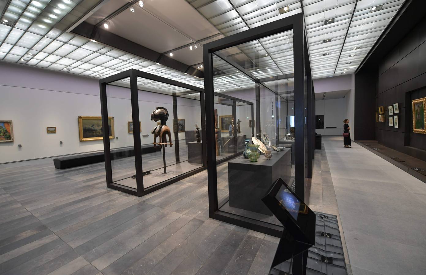 Una década después del lanzamiento del proyecto, el primer museo global en el mundo árabe, fue inaugurado ayer | En sus 6.400 metros cuadrados se exponen obras de trece galerías francesas y la colección de los Emiratos