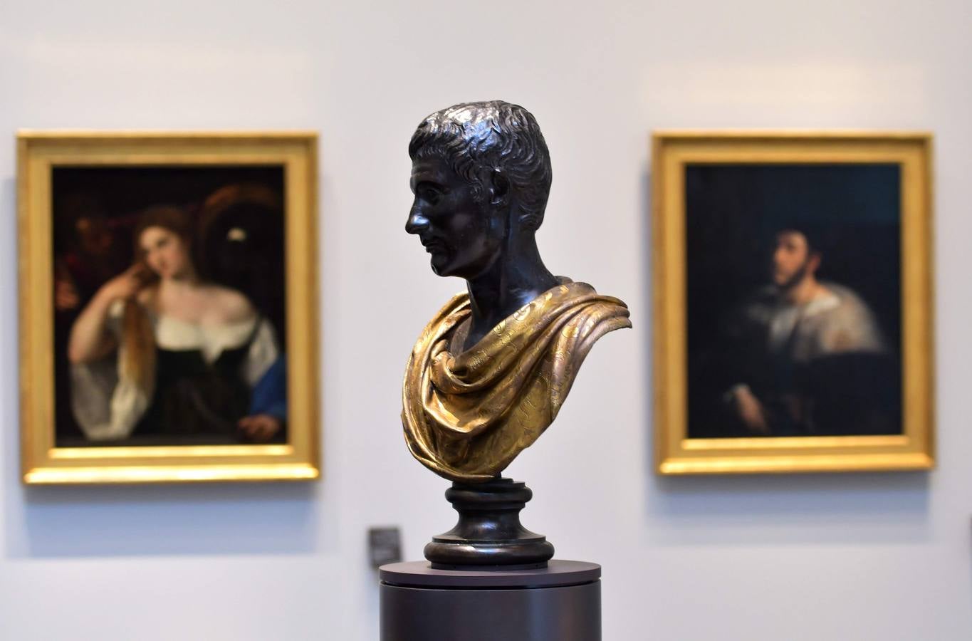 Una década después del lanzamiento del proyecto, el primer museo global en el mundo árabe, fue inaugurado ayer | En sus 6.400 metros cuadrados se exponen obras de trece galerías francesas y la colección de los Emiratos