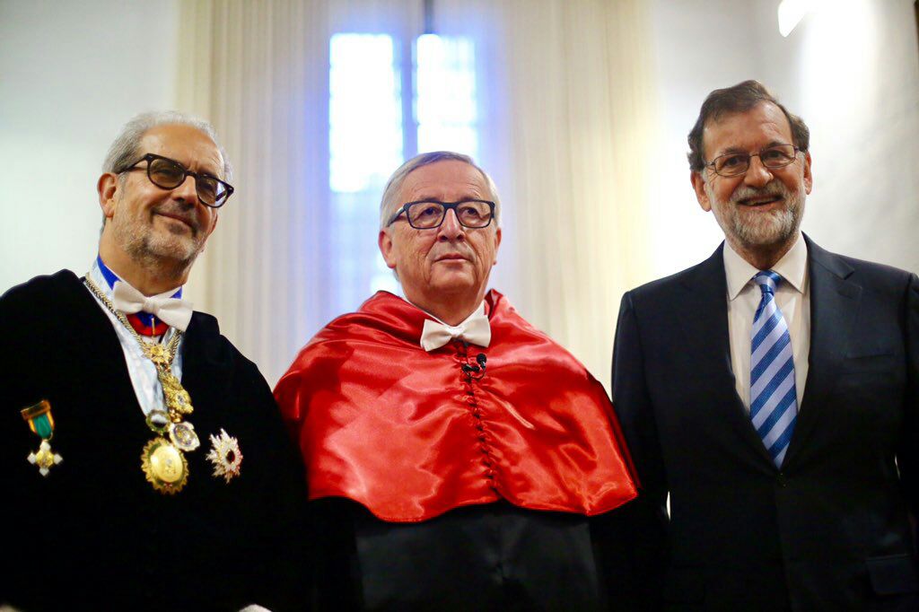 El presidente del Gobierno ha participado en la investidura de Jean Claude Juncker y Manuel Marín como honoris causa 