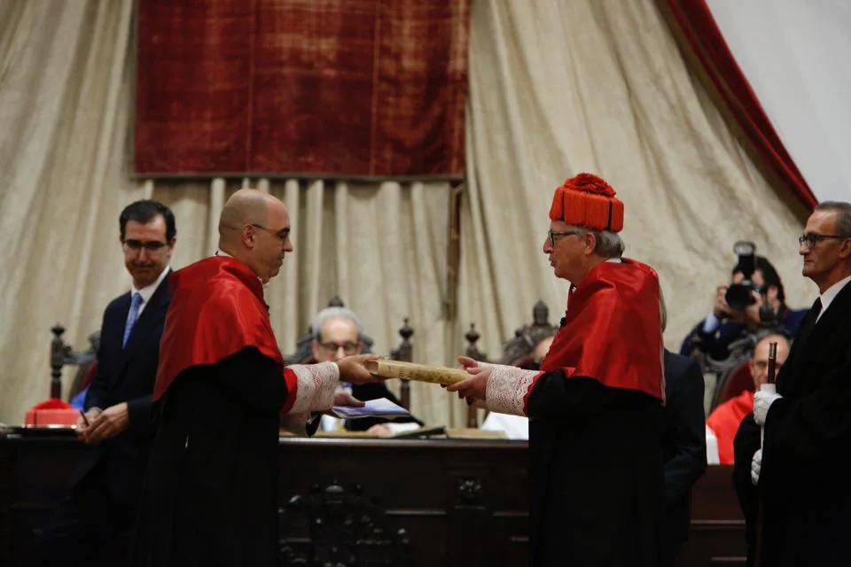 El presidente del Gobierno ha participado en la investidura de Jean Claude Juncker y Manuel Marín como honoris causa 