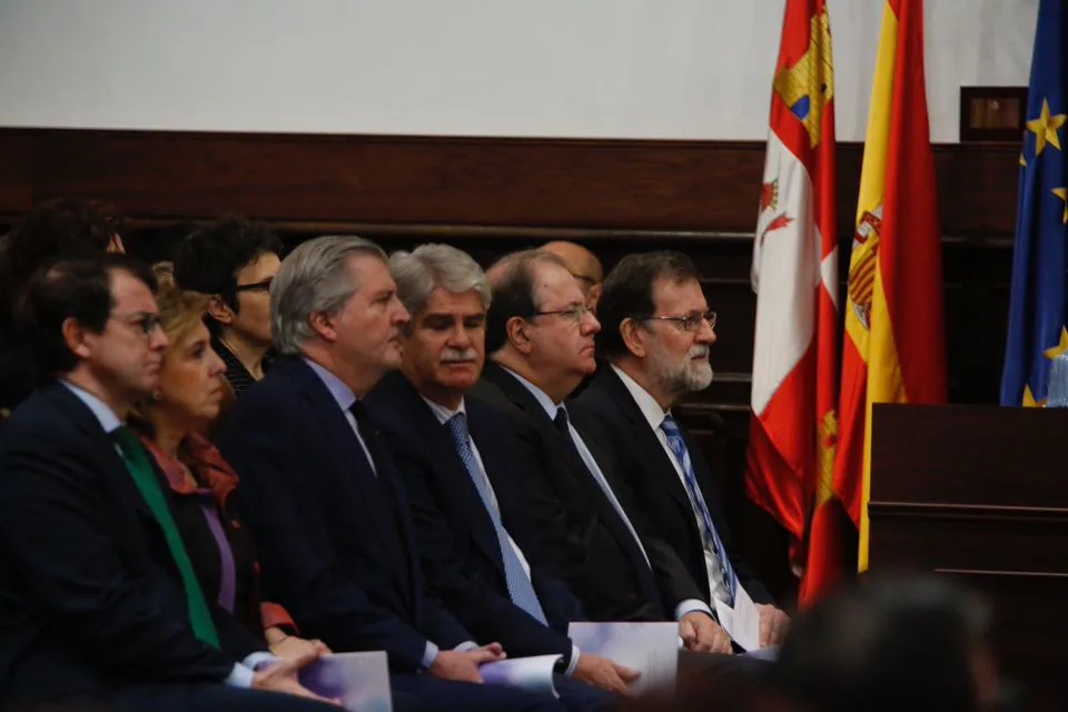 El presidente del Gobierno ha participado en la investidura de Jean Claude Juncker y Manuel Marín como honoris causa 