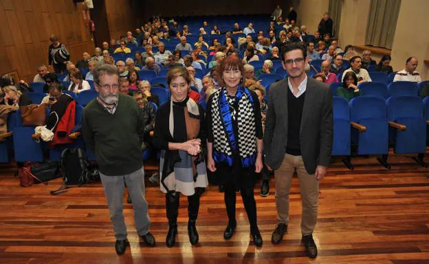 José Alberto Blanco, Victoria Ortega, María Jesús Díez-Astrain e Ignacio Martín Verona, en el Aula Mergelina de la UVA.