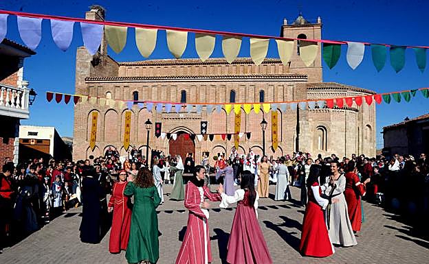 Baile medieval celebrado en Fresno el Viejo. 
