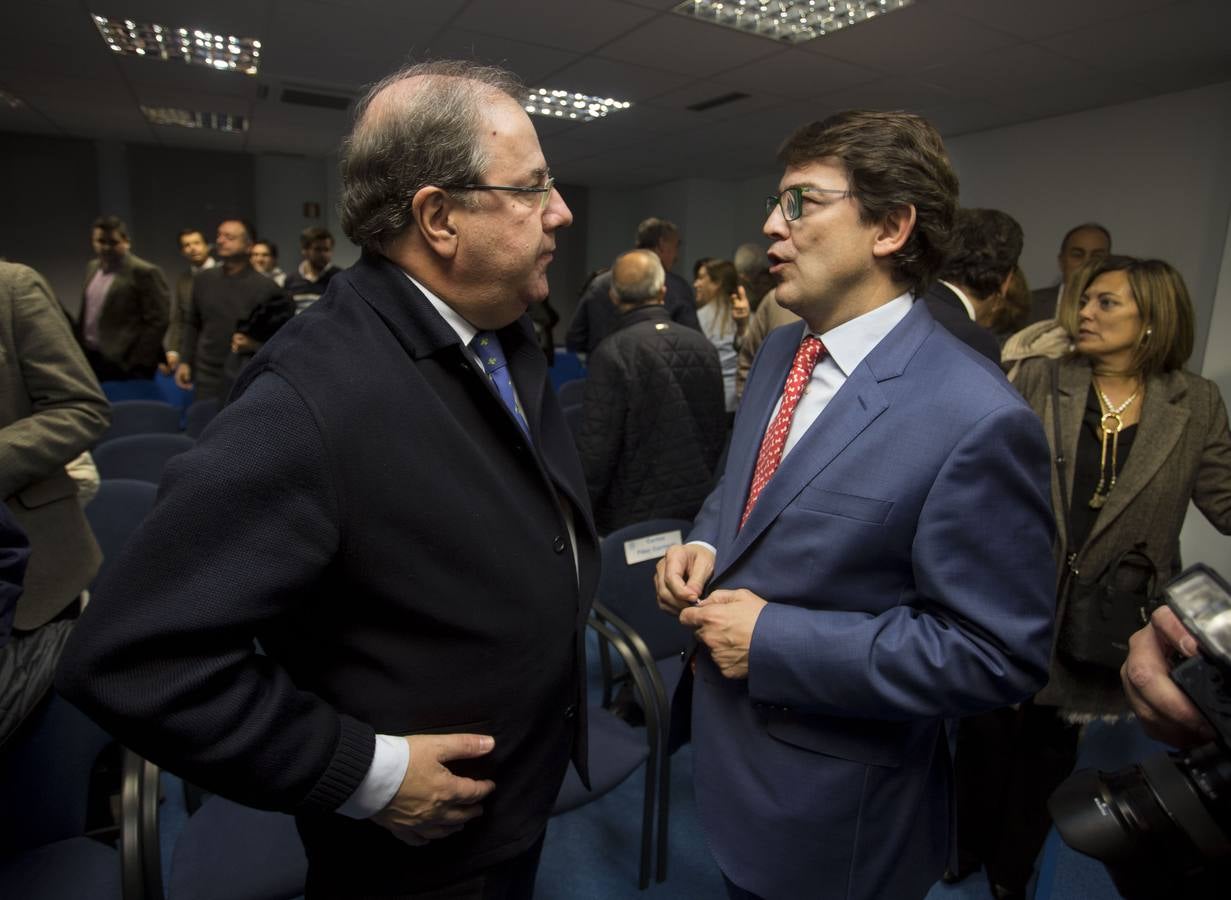 En el encuentro mantenido en la sede autonómica del PP con los líderes de la formación en las nueve provincias y los cargos electos, entre los que se contaba el presidente de la Junta, Juan Vicente Herrera, con buena parte de su equipo, Mañueco ha refrendado el respaldo de los 'populares' castellanos y leoneses al PP de Cataluña