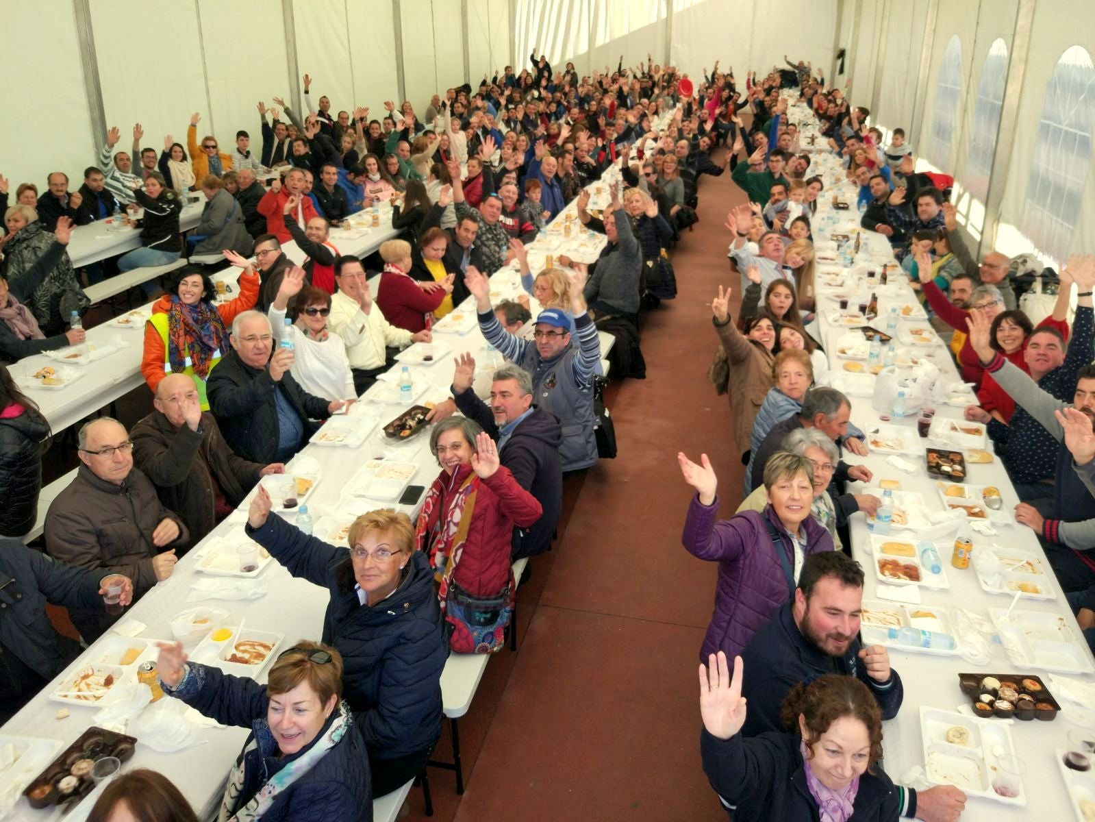 202 vehículos (entre los que se encontraban algunos llamativos tractores y camiones) procedentes de diversos puntos de España, participaron en este exitoso atractivo en las fiestas de San Martín