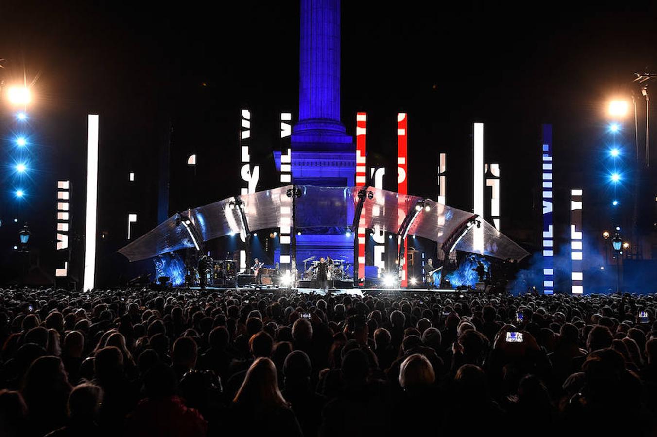 Fuegos artificiales, un escenario con partes móviles que se convertía en piscina y hasta el alcalde de Londres marcaron una ceremonia de la que toma el testigo Bilbao en 2018