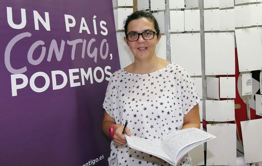 La procuradora de Podemos por Segovia, Natalia del Barrio, en la sede del partido.