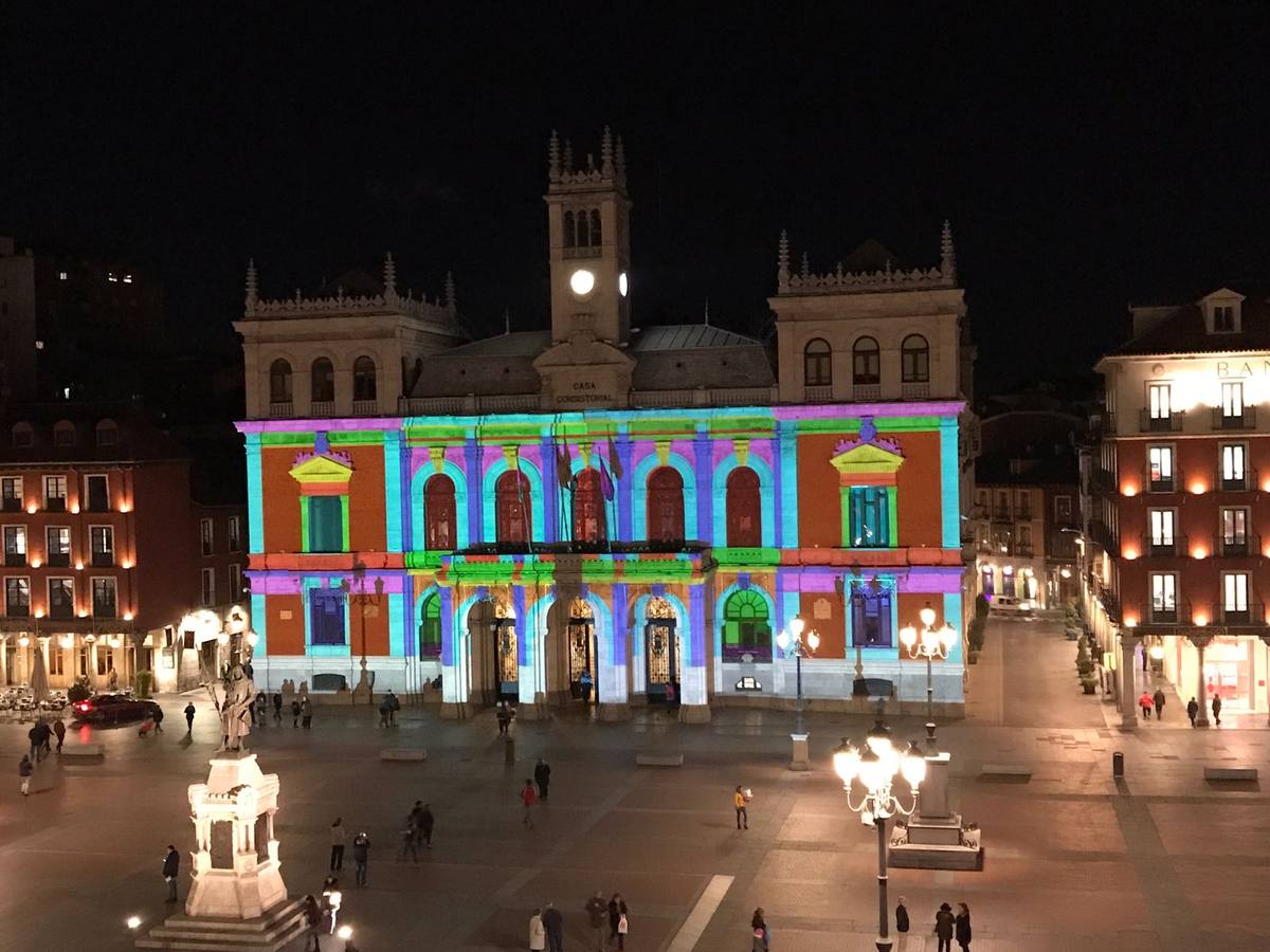Las proyecciones sobre la fachada del Ayuntamiento se enmarcan dentro de la campaña navideña que ambientará la Plaza Mayor