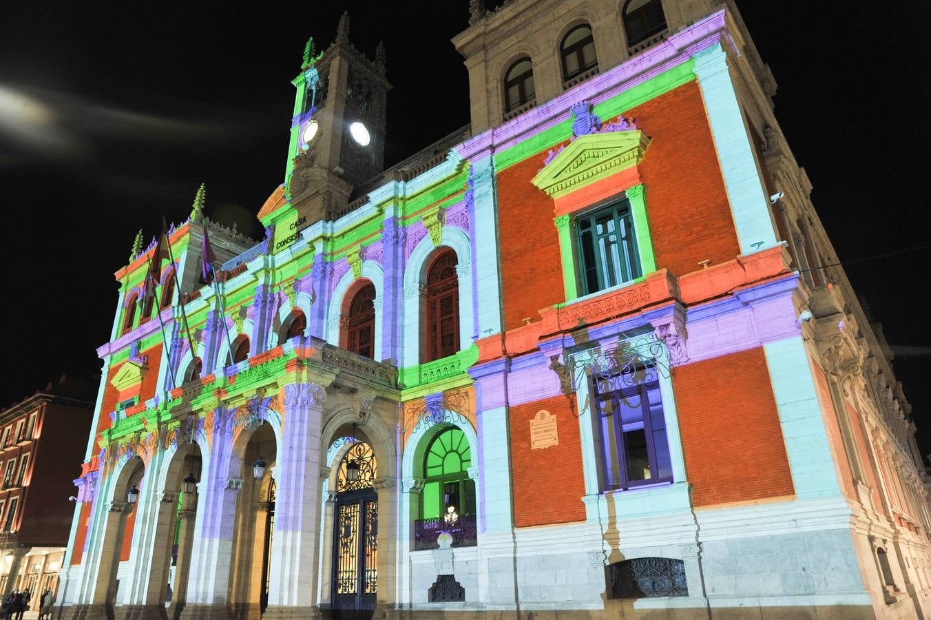 Las proyecciones sobre la fachada del Ayuntamiento se enmarcan dentro de la campaña navideña que ambientará la Plaza Mayor