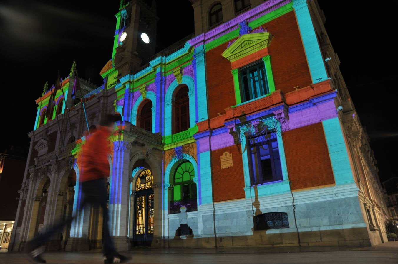 Las proyecciones sobre la fachada del Ayuntamiento se enmarcan dentro de la campaña navideña que ambientará la Plaza Mayor