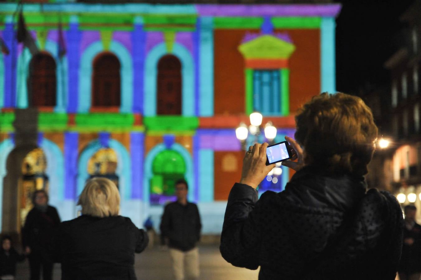 Las proyecciones sobre la fachada del Ayuntamiento se enmarcan dentro de la campaña navideña que ambientará la Plaza Mayor