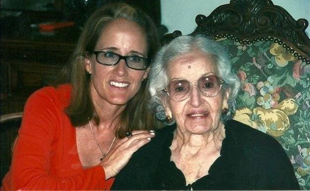 Marta Prietto O'Hara y su abuela Grande.