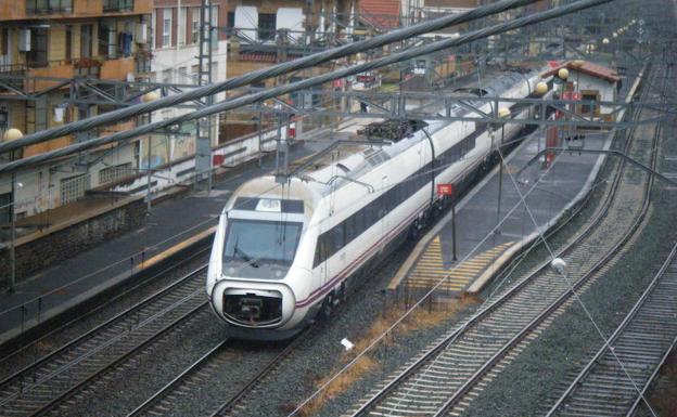 Renfe pone a circular en pruebas el primer tren a gas de Europa