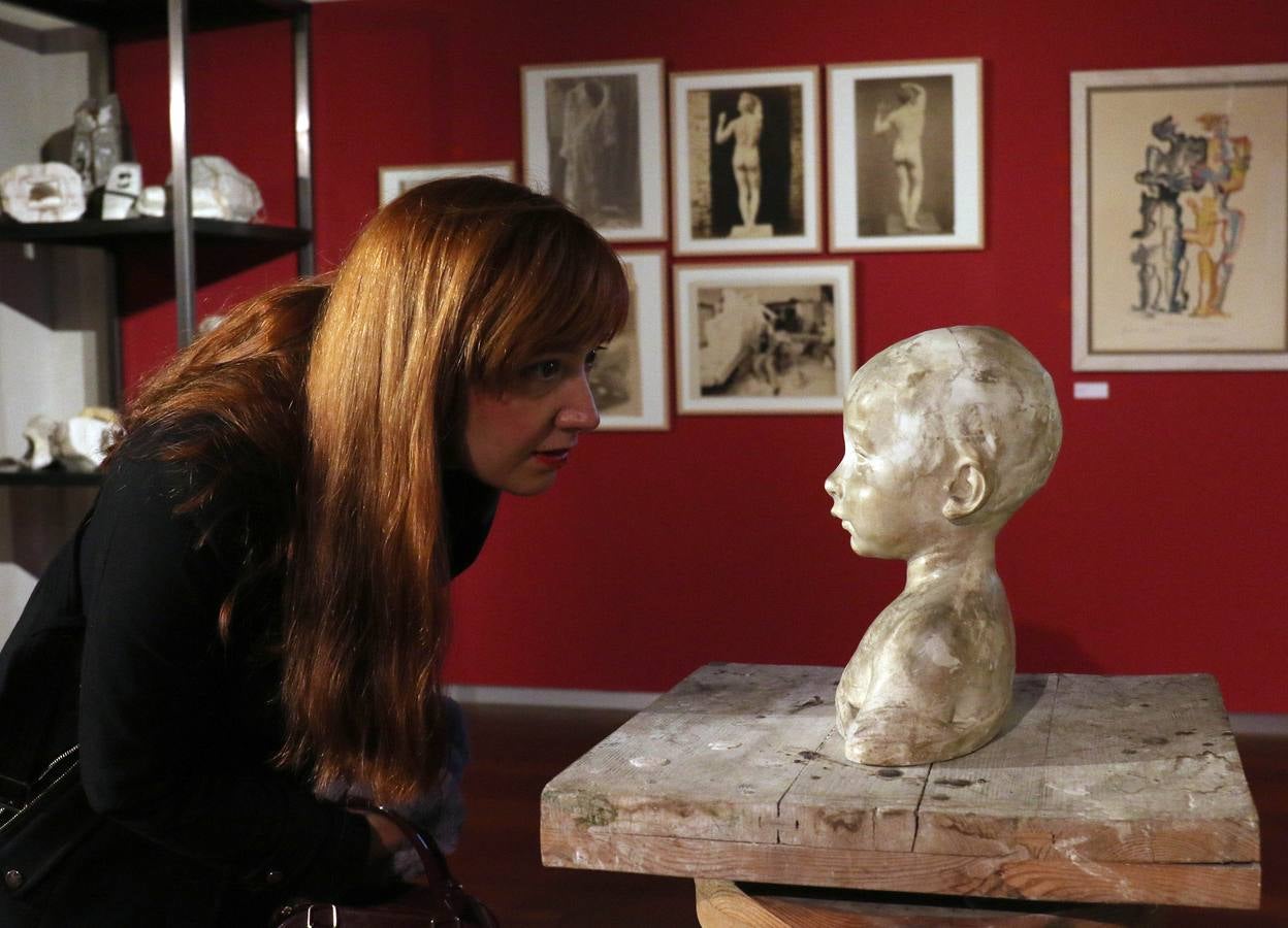 Acoge una exposición fotográfica con imágenes procedentes de los fondos del Museo Rodin (París) y materiales del taller de vaciados del antiguo Museo Nacional de Reproducciones Artísticas